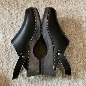 Black leather & wooden Hanna Andersson Clogs